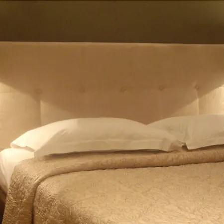 Hotel De La 2*