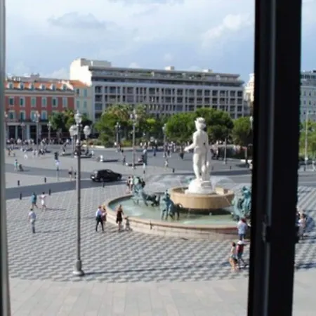De La