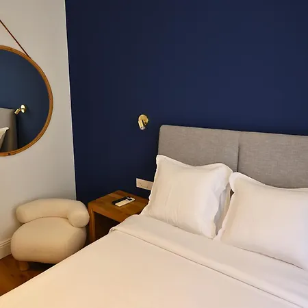 Hotel De La 2*