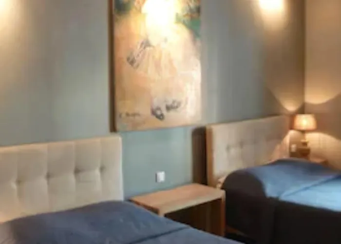 Hotel De La 2*