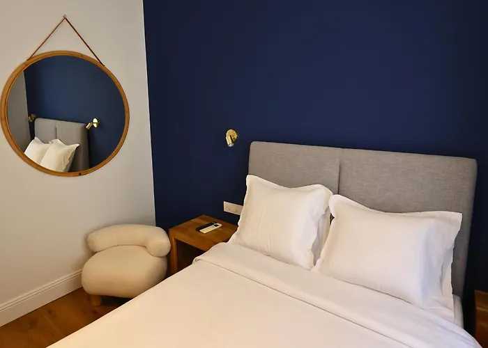 Hotel De La 2*