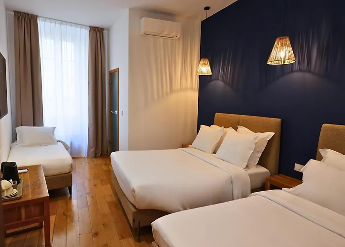 Hotel De La 2*