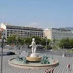 De La Hotell