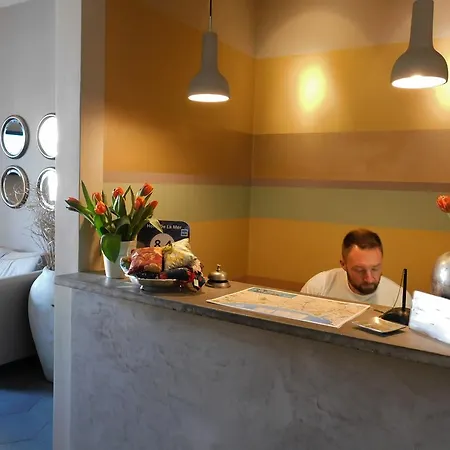 De La Hotel 2*